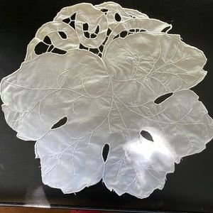 Vtg Battenburgh cut out table top doily. Freshly washed & ironed. Smoke free